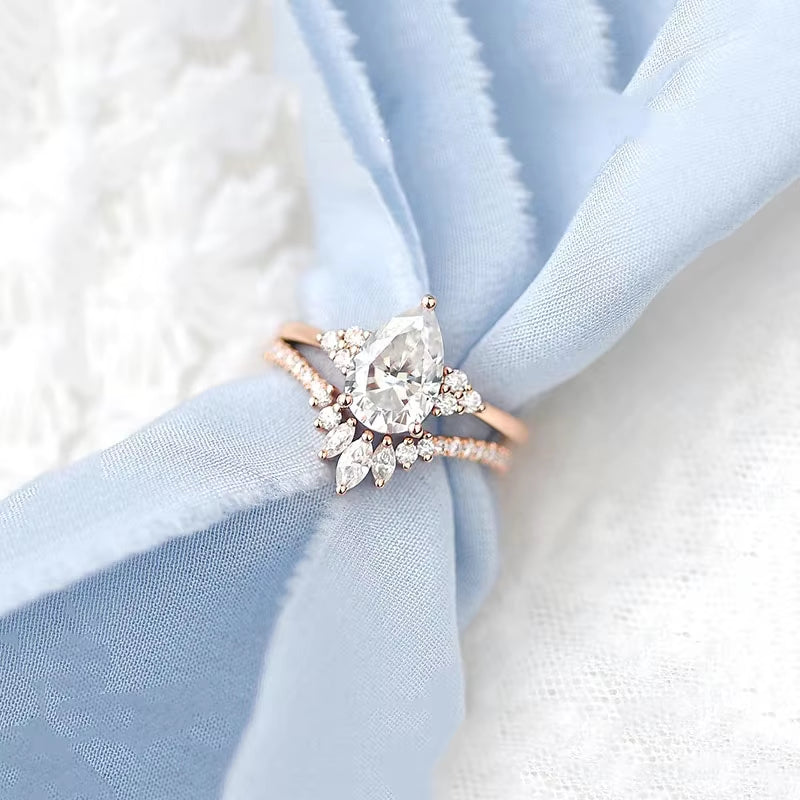 1.5Ct Pear Cut 6*9Mm Moissanite Engagement Ring Set 14K Rose Gold Cluster Stacking Curved Wedding Band Gift for Women