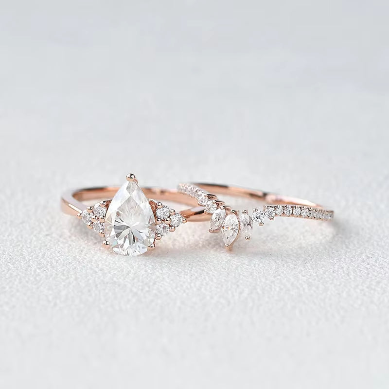 1.5Ct Pear Cut 6*9Mm Moissanite Engagement Ring Set 14K Rose Gold Cluster Stacking Curved Wedding Band Gift for Women