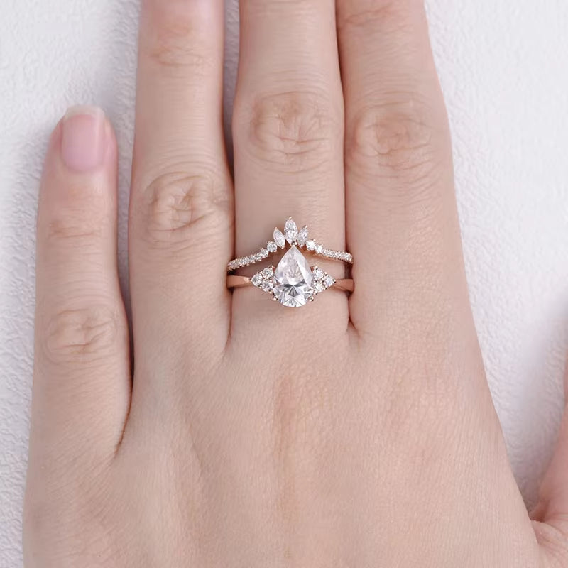 1.5Ct Pear Cut 6*9Mm Moissanite Engagement Ring Set 14K Rose Gold Cluster Stacking Curved Wedding Band Gift for Women